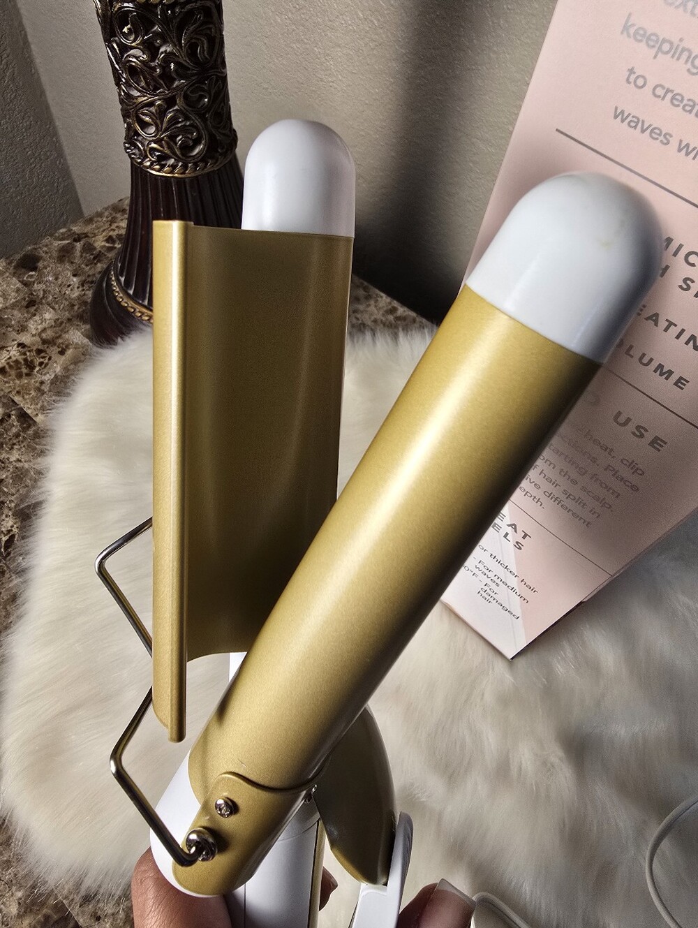 ✨ Catherine Malandrino Triple Barrel Hair Waver ✨ - Picture 9 of 15